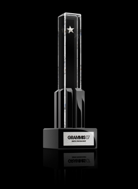 Rendering of the Grammis trophy: a solid glass tower with a platinum star